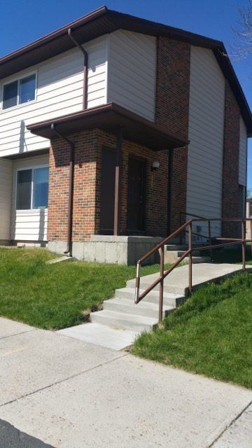 Eastward Court