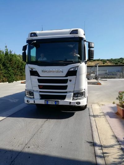 Camion per trasporto acqua aziendale