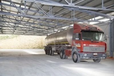 Camion per trasporto acqua aziendale