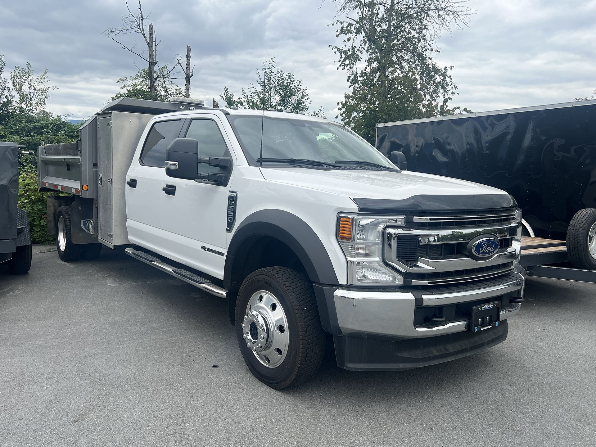 Big White Pickup Truck Trailer - DBM Automotive