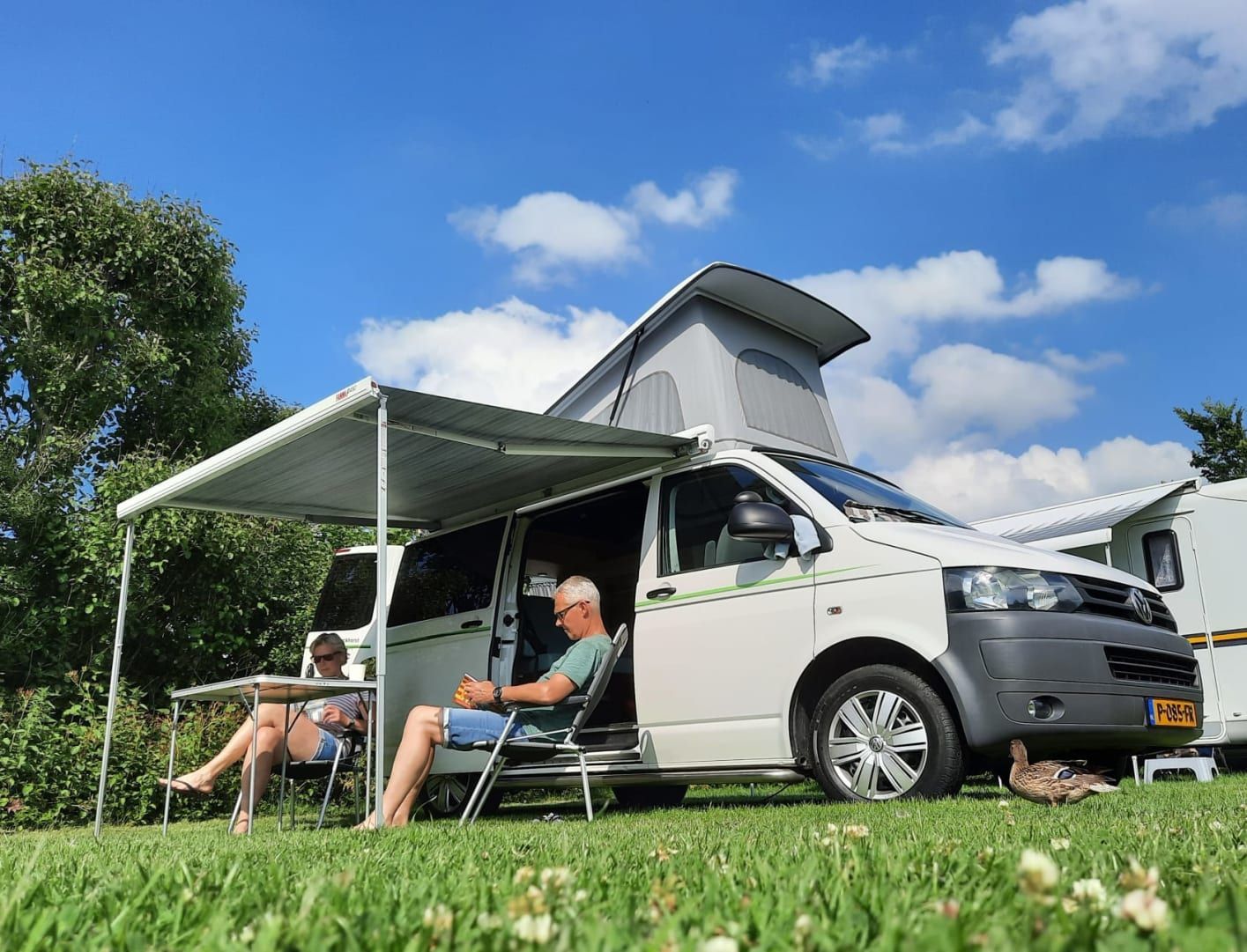 afbeelding van een camper.