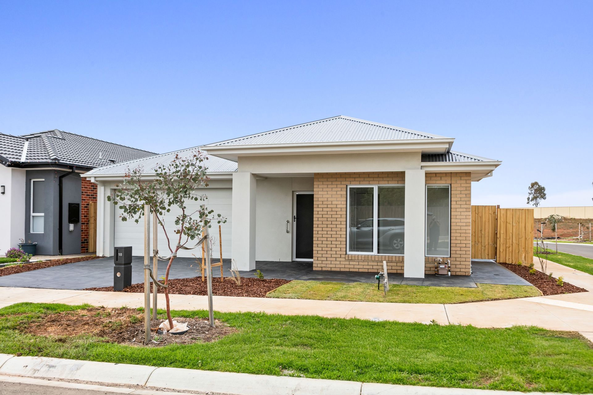 Two Independent Spaces on One Title with OOA | Robust