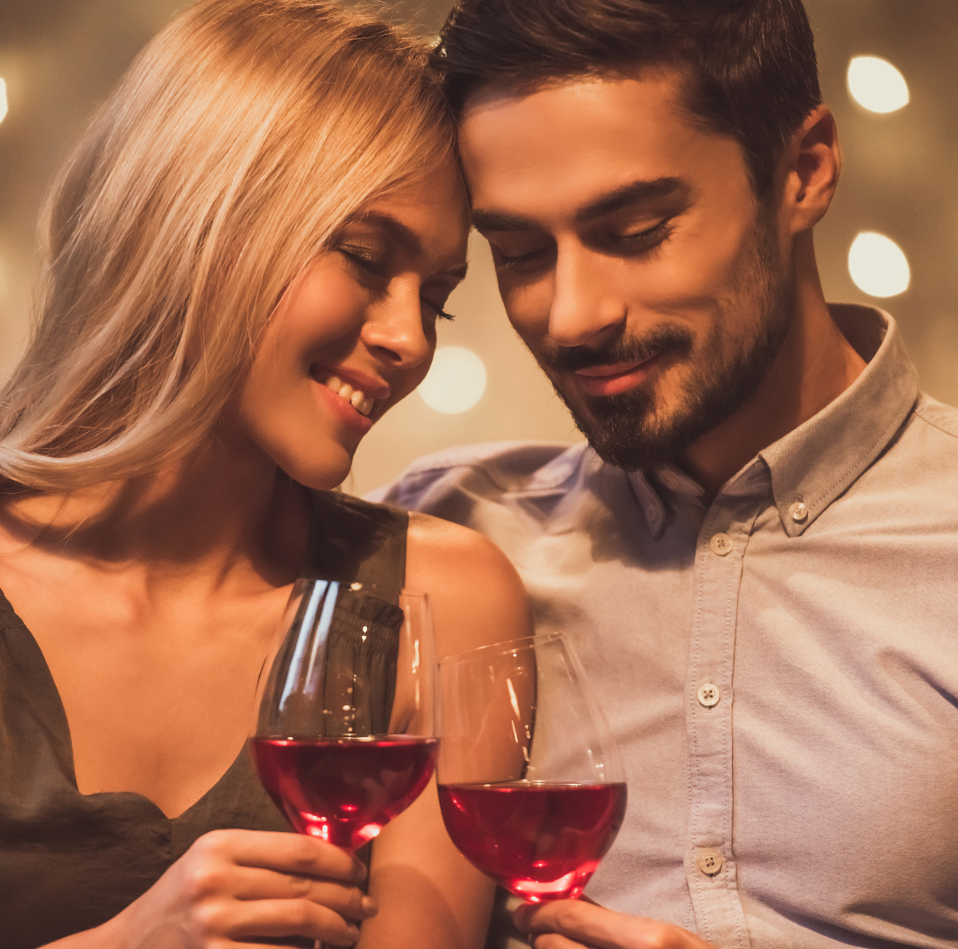 a couple cheersing at fizz sacramento's speed dating event on september 27.