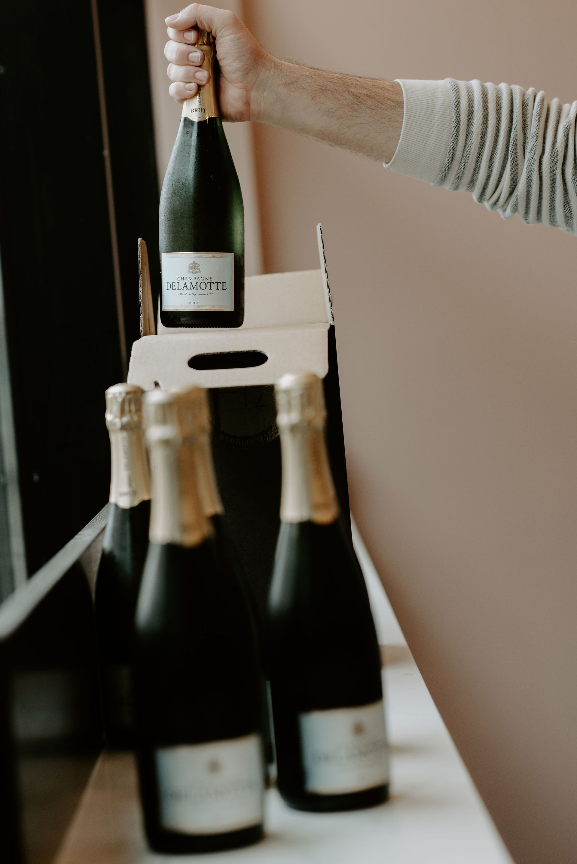 weekly trivia and live music at fizz sacramento.