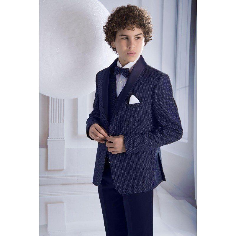 Un abito elegante da bambino