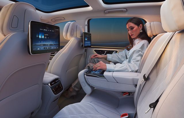 2023 Mercedes-Benz EQS SUV luxury experience