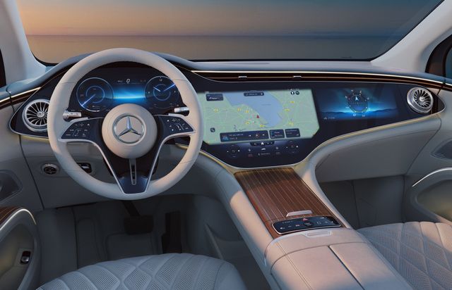 2023 Mercedes-Benz EQS SUV Hyperscreen