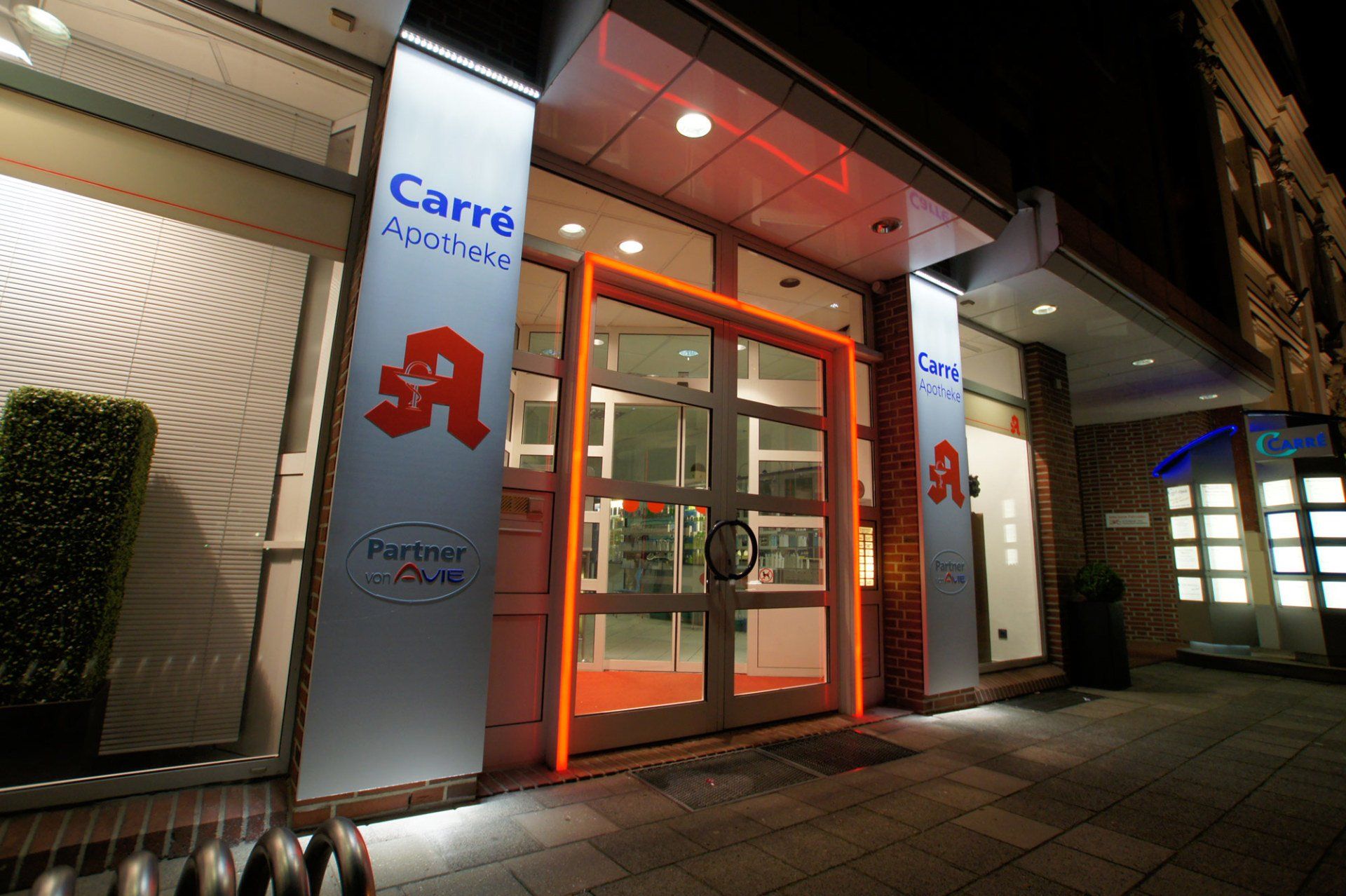 Eine Ladenfront mit einem Schild mit der Aufschrift „Carre Products“