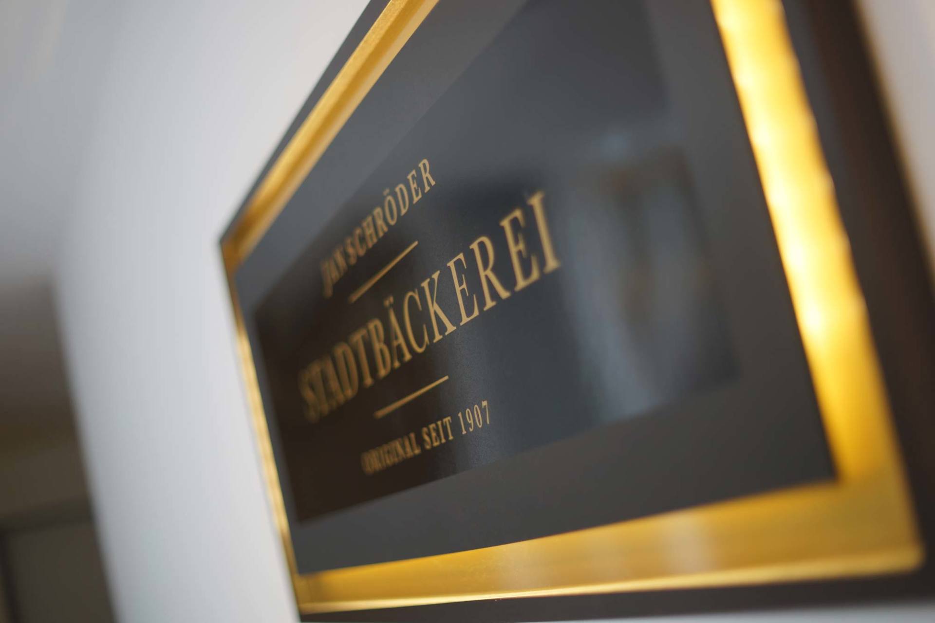 Ein Schild mit der Aufschrift "Stadtbäckerei"