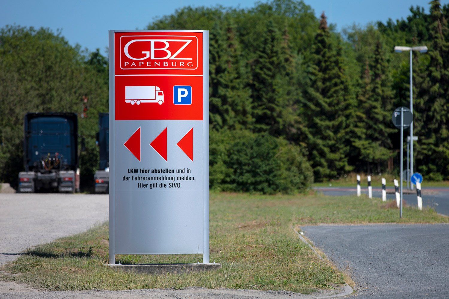 Ein Schild mit der Aufschrift gbz Parking darauf