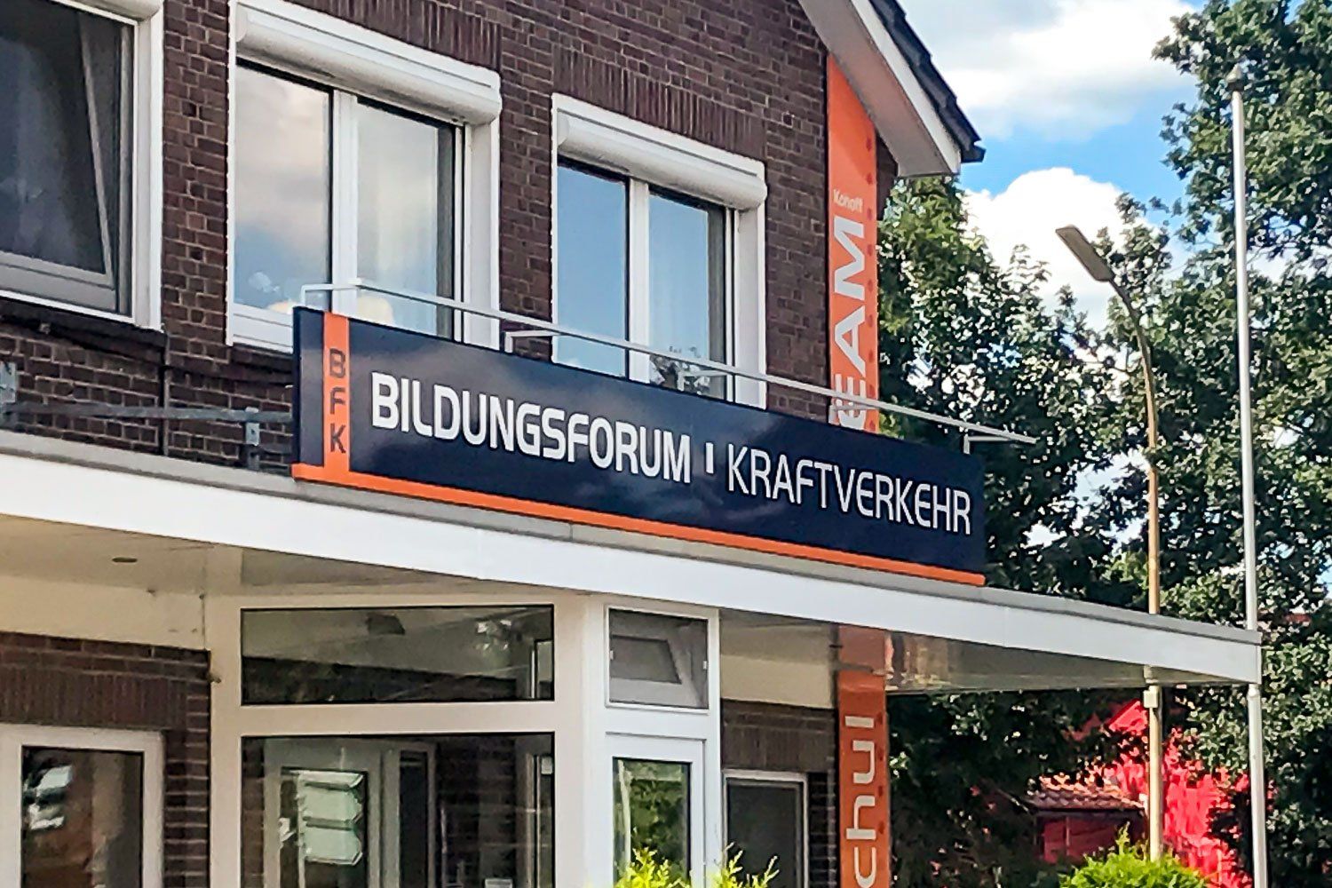 Schild mit LED-Technik