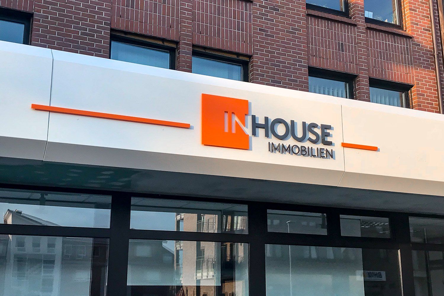 Werbebuchstaben, Werbeschild House 