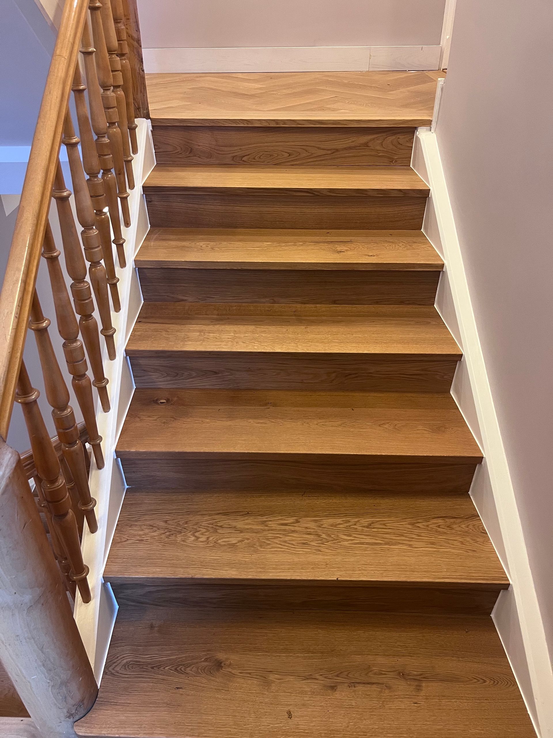 Neue Treppenstufen aus Eiche – langlebig und präzise gefertigt
