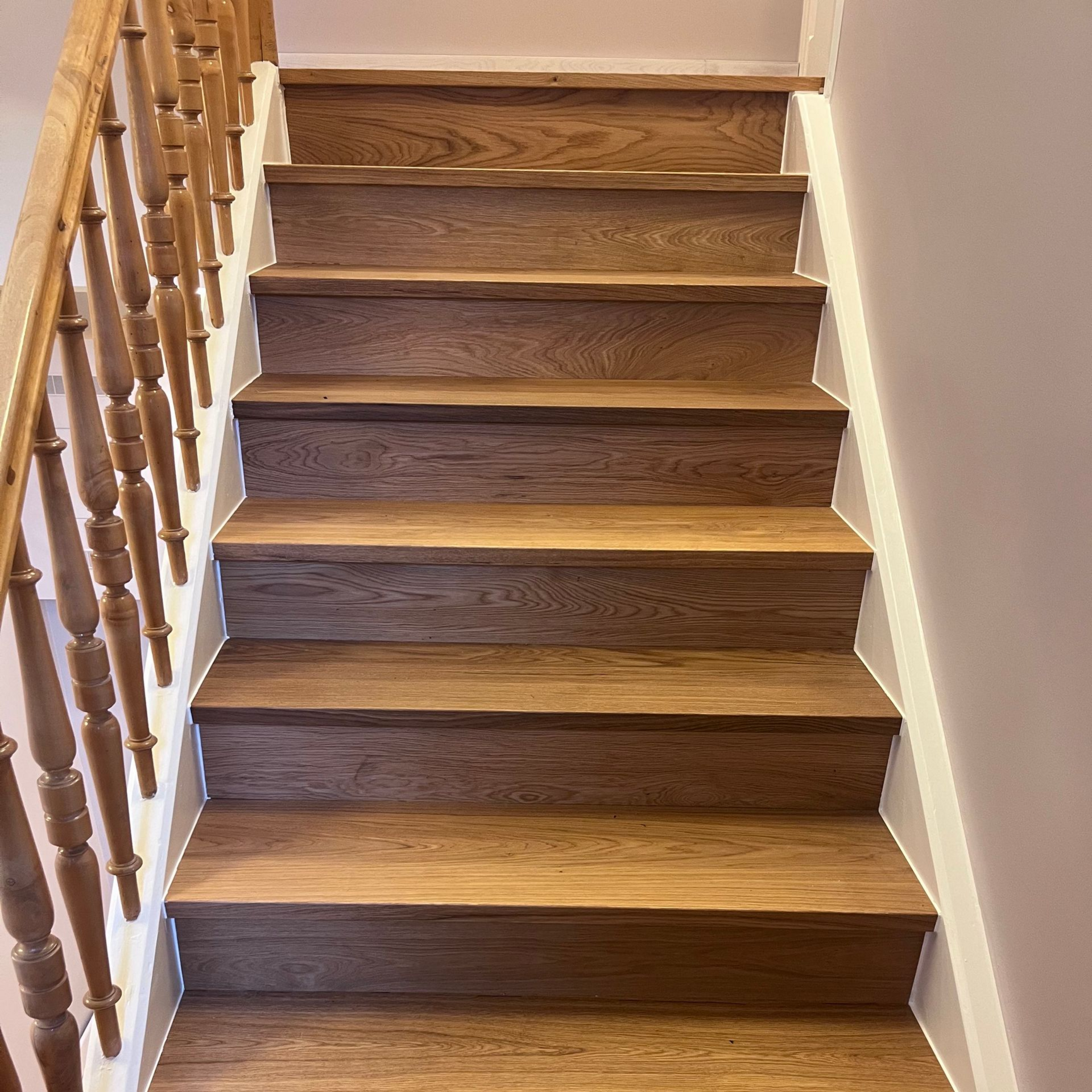 Neue Treppenstufen aus Eiche – langlebig und präzise gefertigt