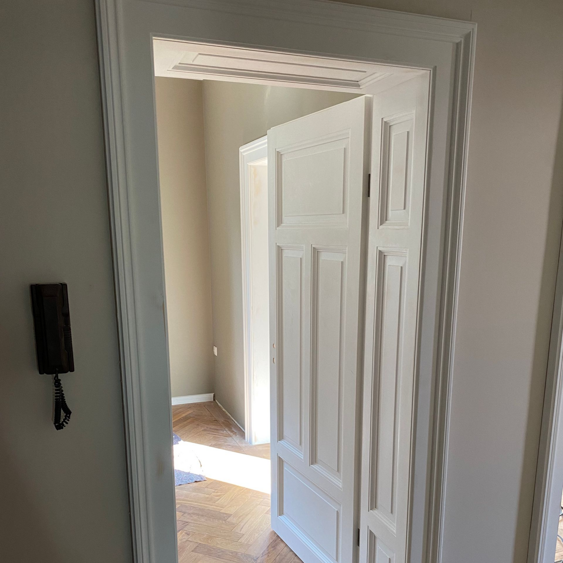 Originalgetreuer Nachbau historischer Türfutter und Türblätter aus heimischer Tanne für ein Stadthau