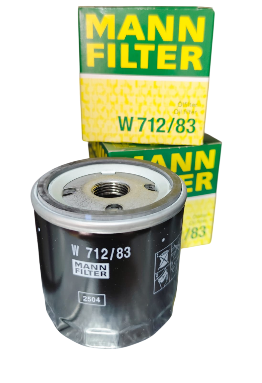 Filtro de aceite Mann-Filter W 712/83 y su caja, filtro negro y plata, caja amarilla y verde.