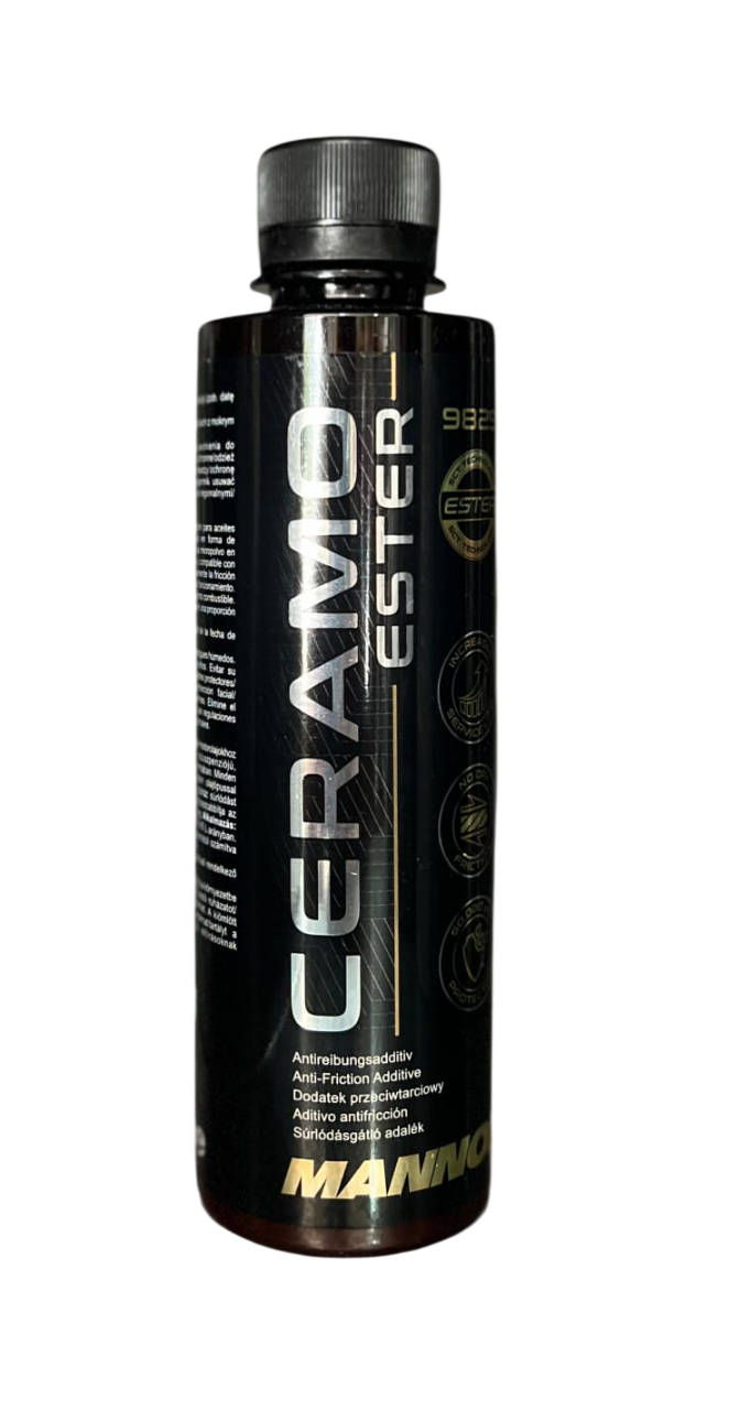 Botella negra de producto automotriz “CERAMO-ESTER” con texto plateado metalizado, sobre fondo blanco.