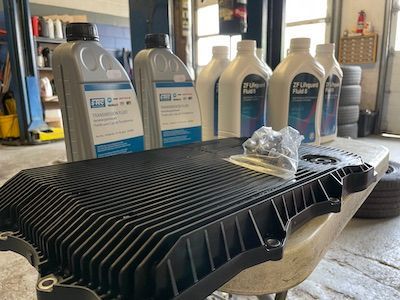 A bunch of bottles of oil are sitting on top of a table.