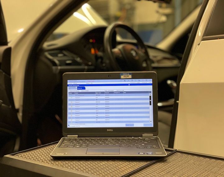 laptop programming a BMW car