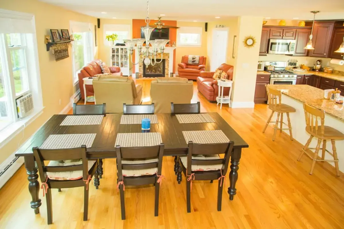 There is a dining table and chairs in the middle of the room.