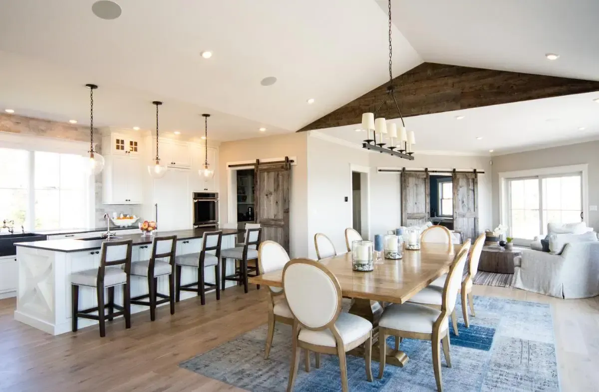 There is a dining room table and chairs in the middle of the room.