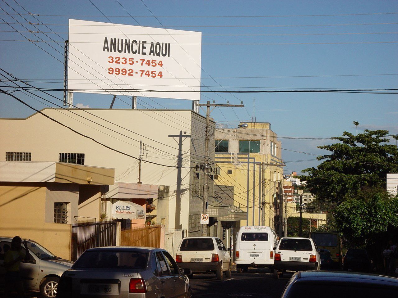 Outdoor na rua Joaquim Cordeiro