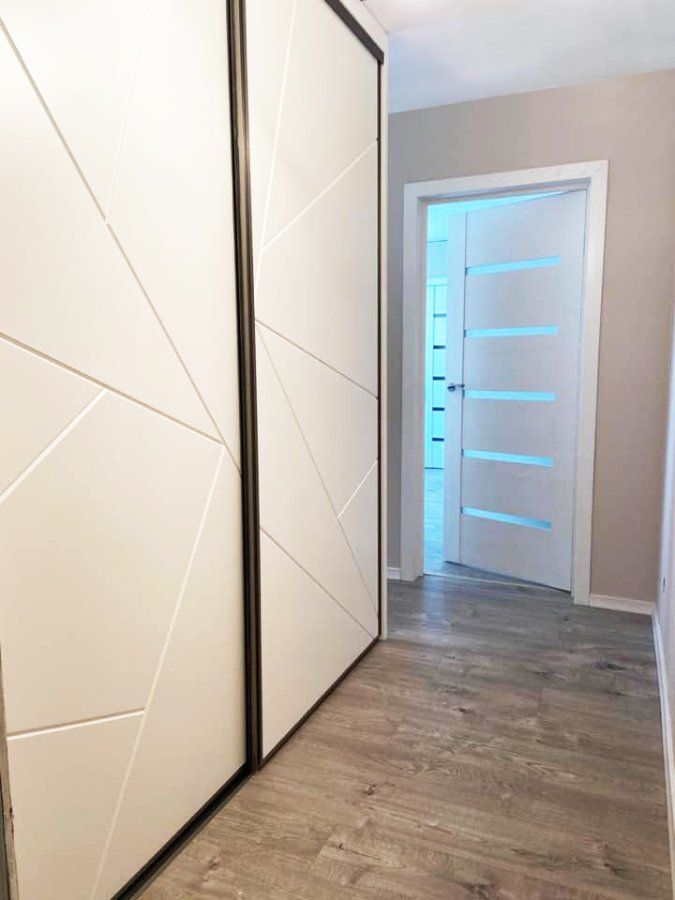 Balts iebūvējamais skapis