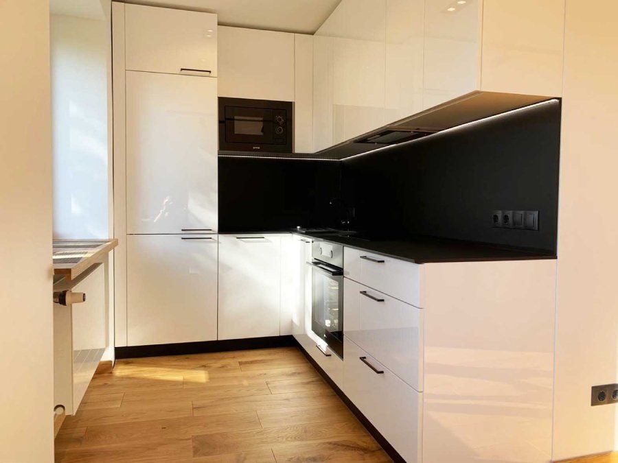 Baltu virtuves mēbeļu iekārtojuma izgatavošana