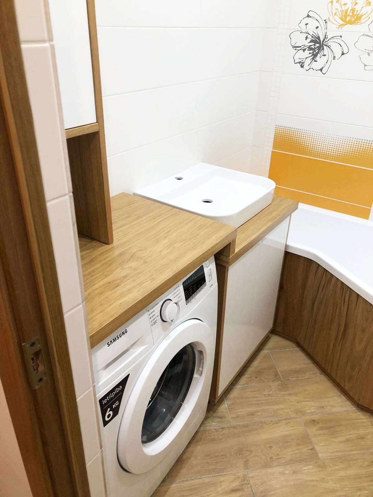 Gaišas vannas istabas mēbeles