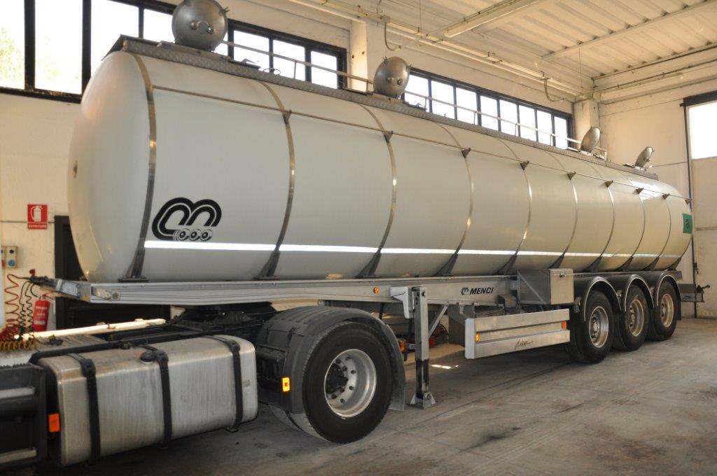 autocisterna per trasporto vino