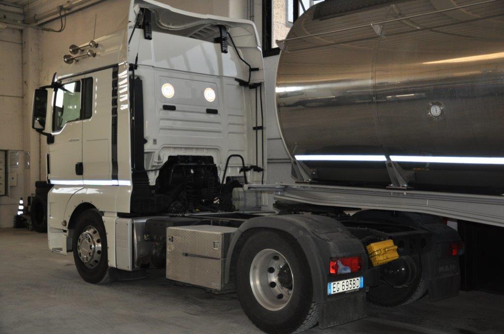 dettaglio di autocisterna per acqua