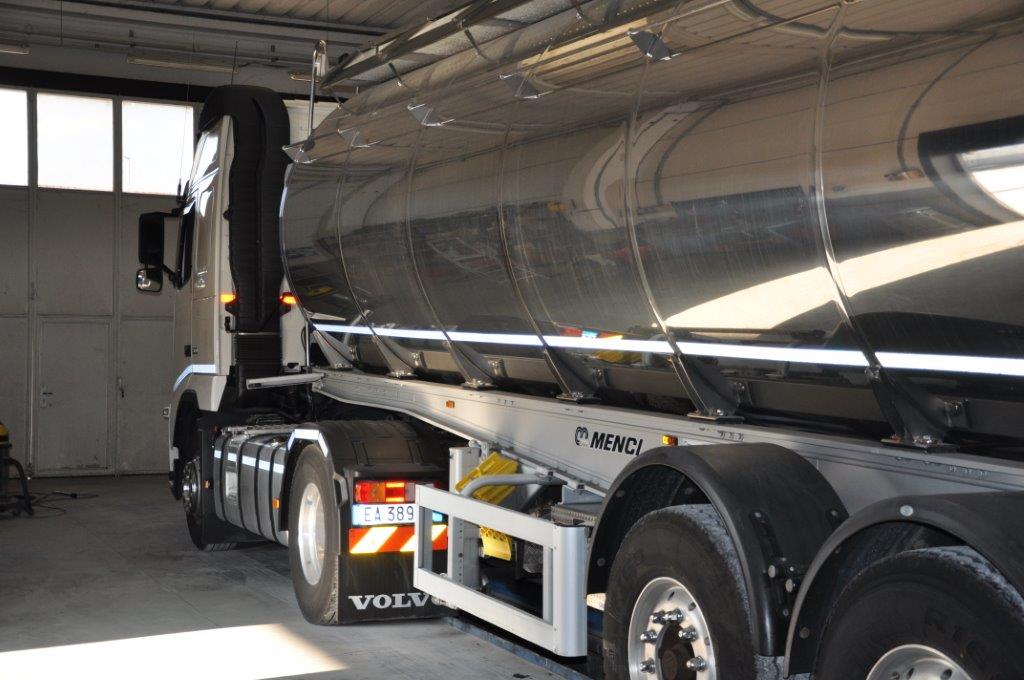 dettaglio di autocisterna per trasporto bevande