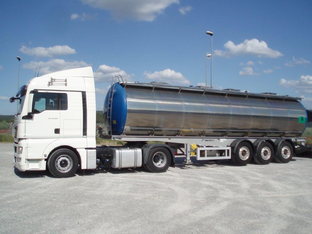 dettaglio di autocisterna per trasporto merce alimentare
