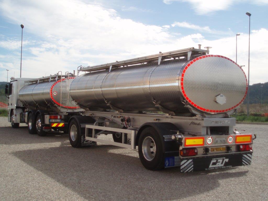 autocisterna per trasporto merce liquida