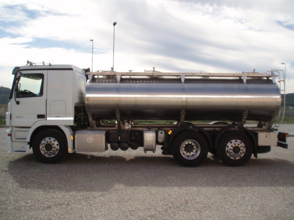 autocisterna per trasporto liquidi