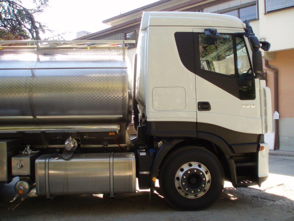 dettaglio di autocisterna per trasporto liquidi