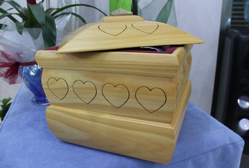 Cofano funebre in legno