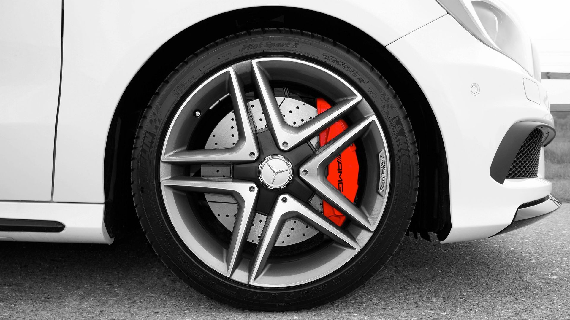 Car tire for mobile tire repair