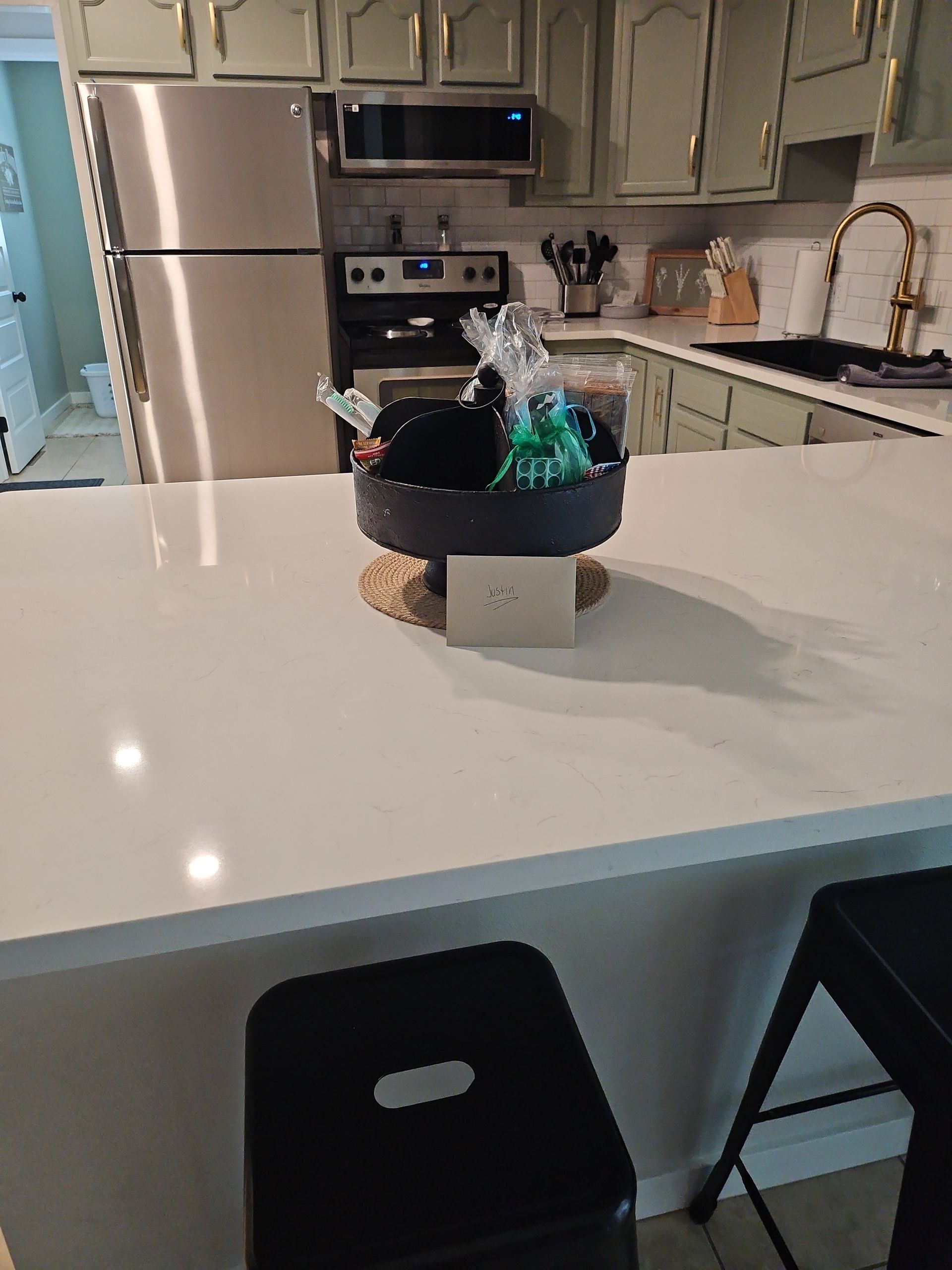 A kitchen counter with a bowl on top of it.