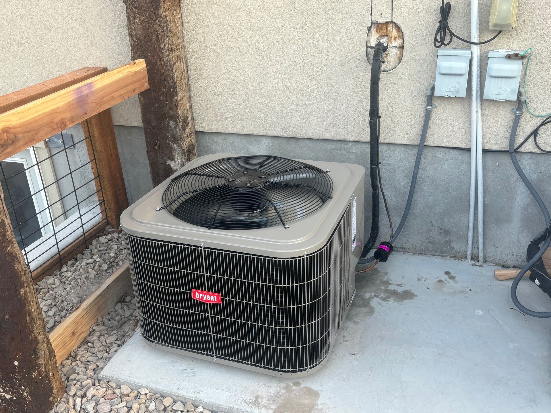 An air conditioner is sitting on the side of a building.