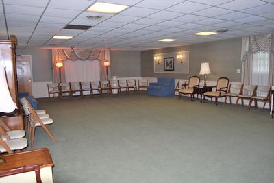 Cravens-Shires Funeral Home Viewing Room