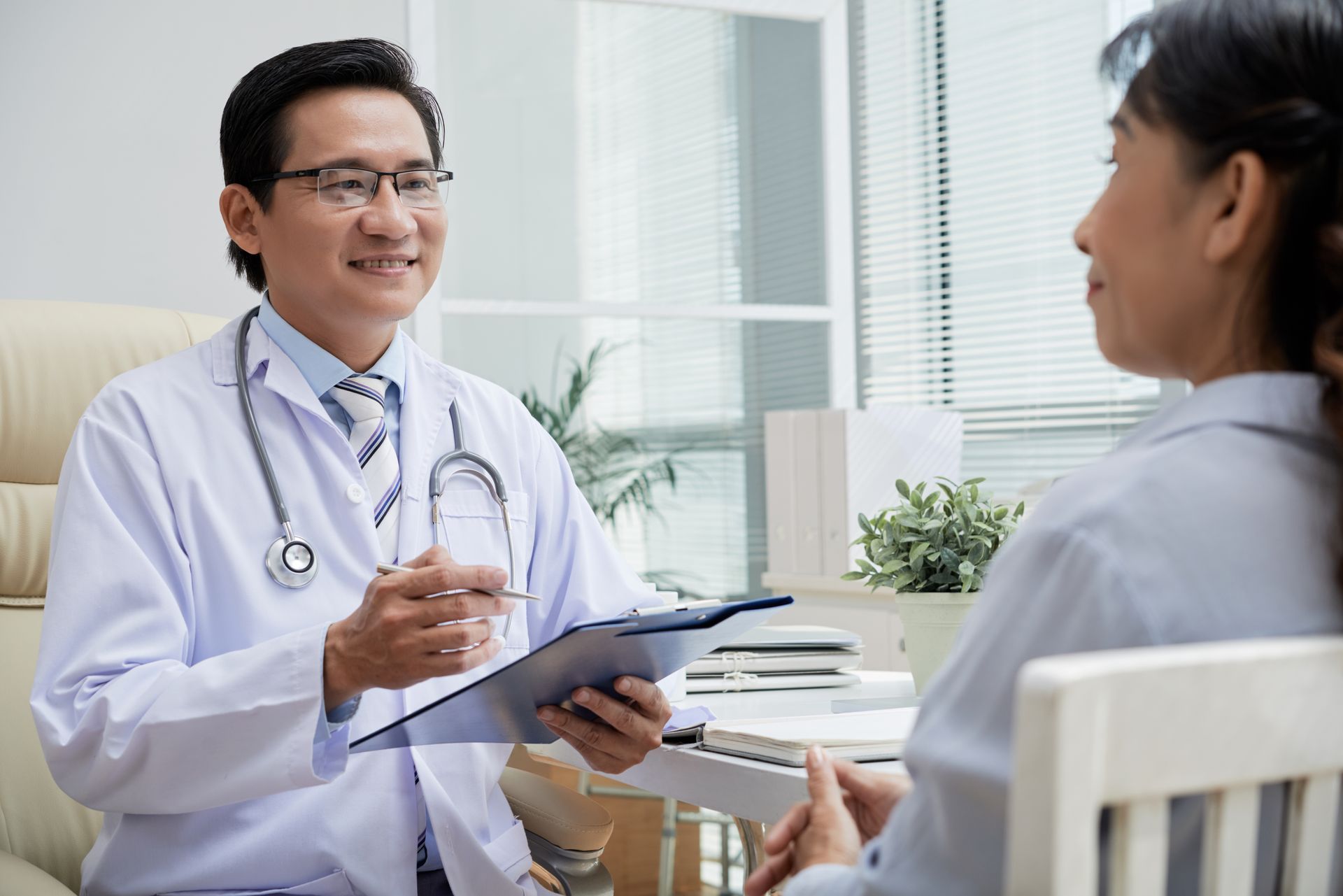 A doctor discussing a personalized chronic care management plan for their patient.