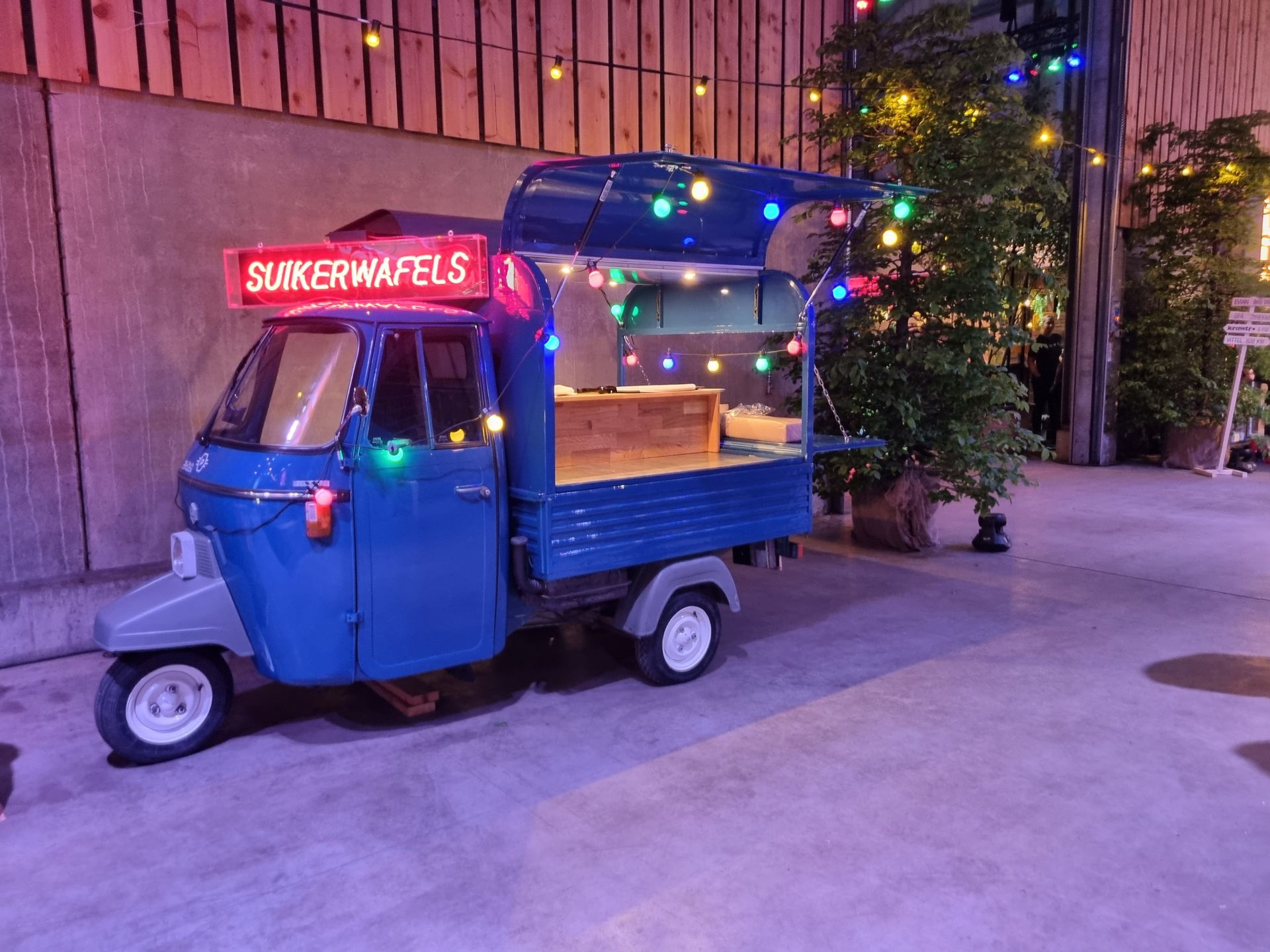 Blauwe foodtruck, 