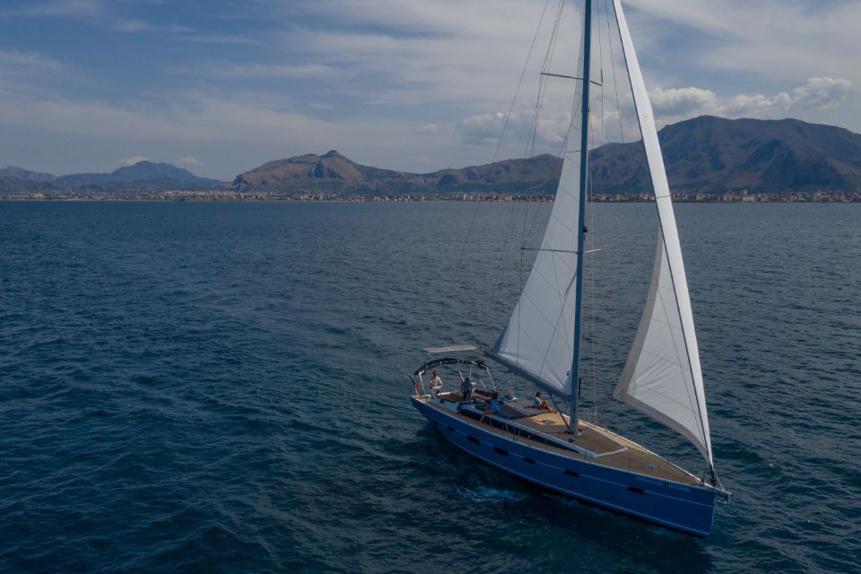 barca a vela Hydra in mare aperto