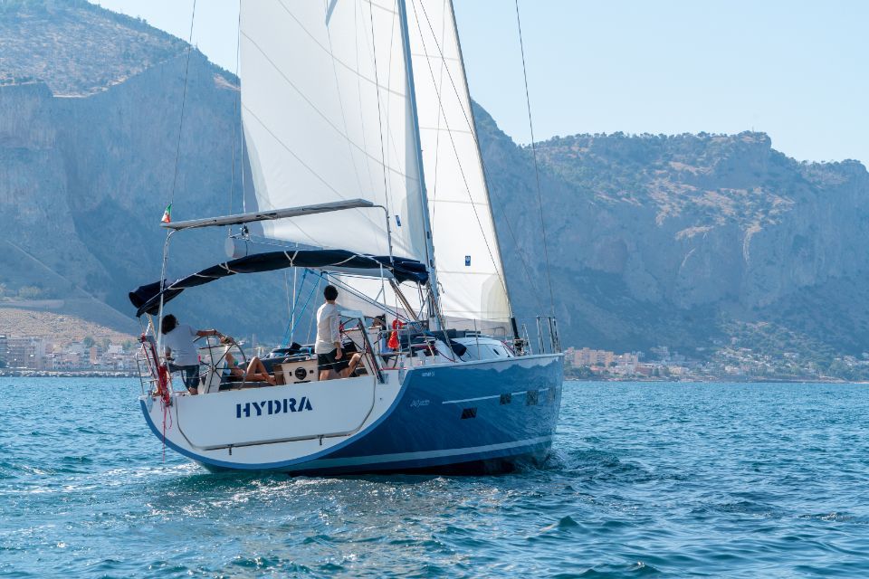 barca a vela Hydra in mare