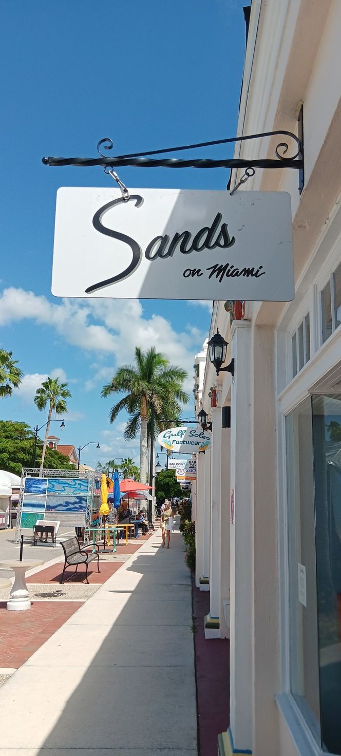 A store front with a sign that says sands on miami