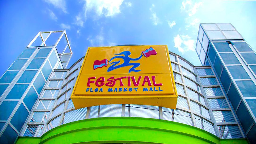 Looking up at the festival flea market mall