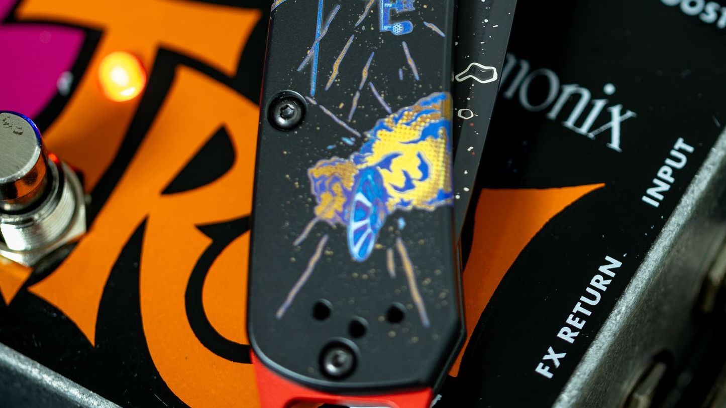Northern Knives x Colorful Filth Benchmade Bugout Show Side
