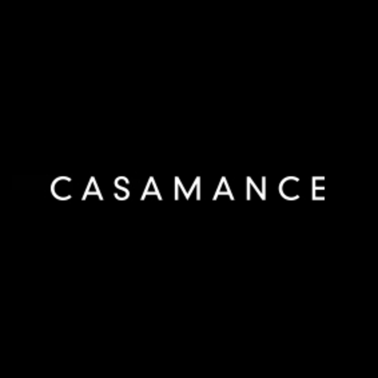 Das Casamance-Logo steht auf schwarzem Hintergrund.