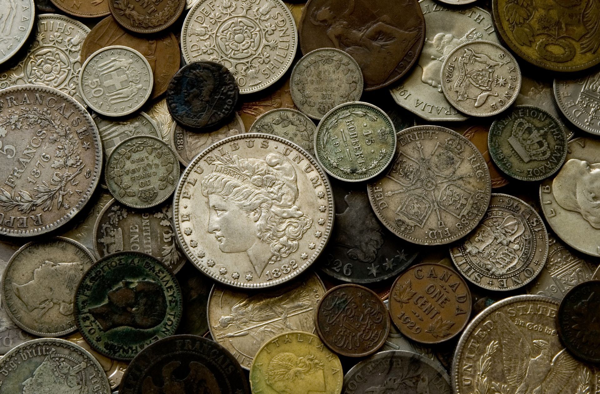 A pile of coins with one that says liberty on it